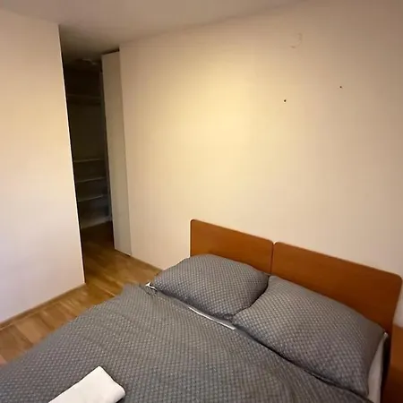 4 Apartment, Hriadky, Lägenhet