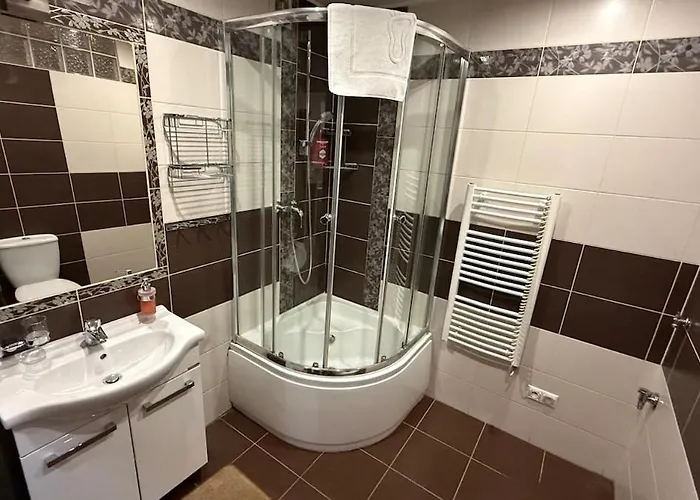 4 Apartment, Hriadky, アパート